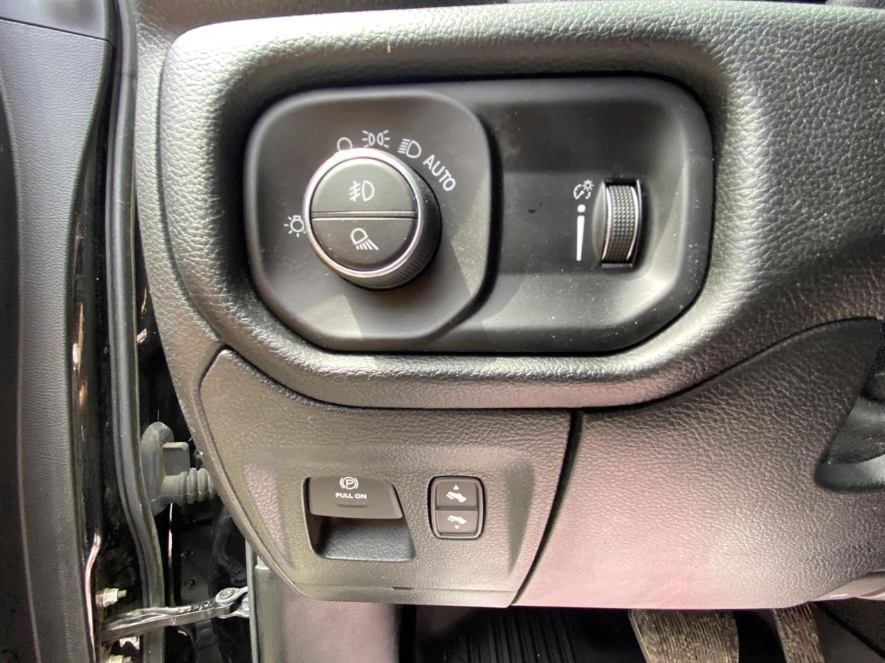 RAM 1500 Lone Star Crew Cab SB 4WD 2020