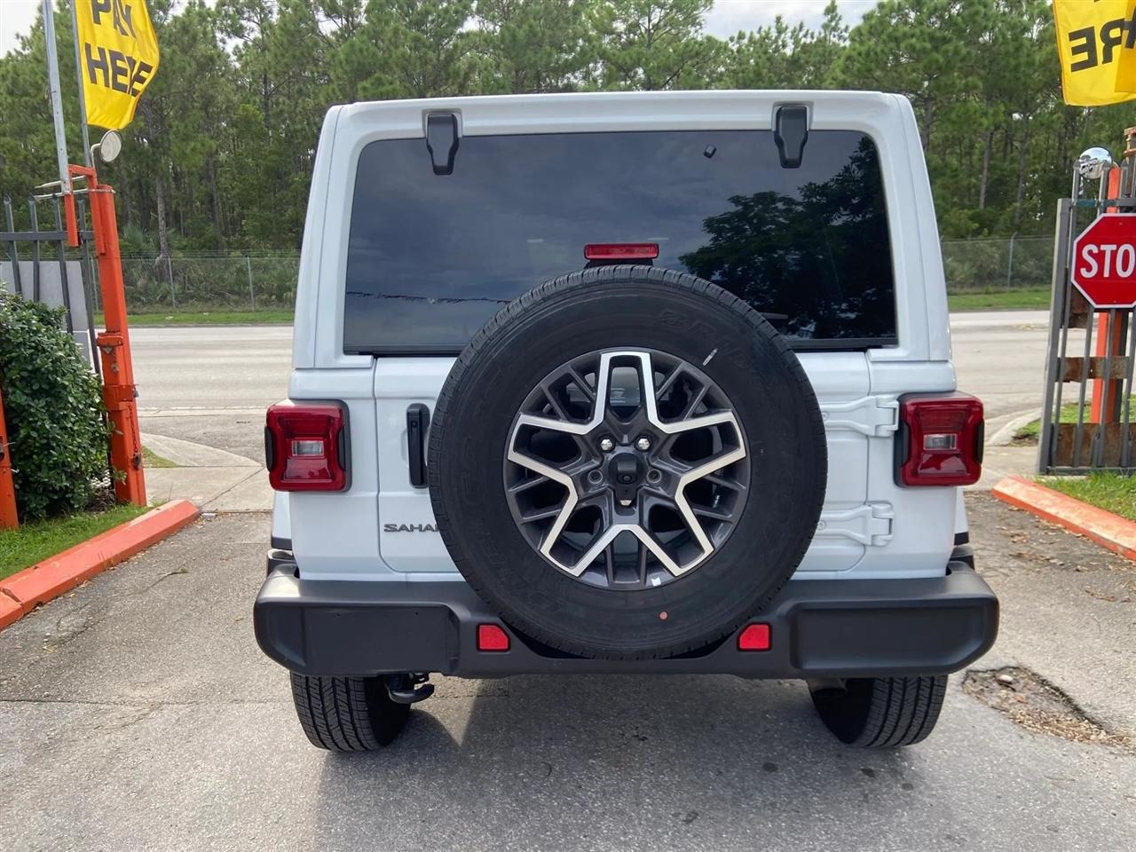 Jeep Wrangler Sahara 2025