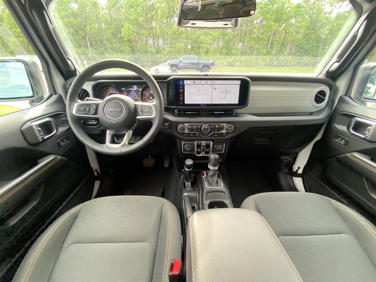 Jeep Wrangler Sahara 2025