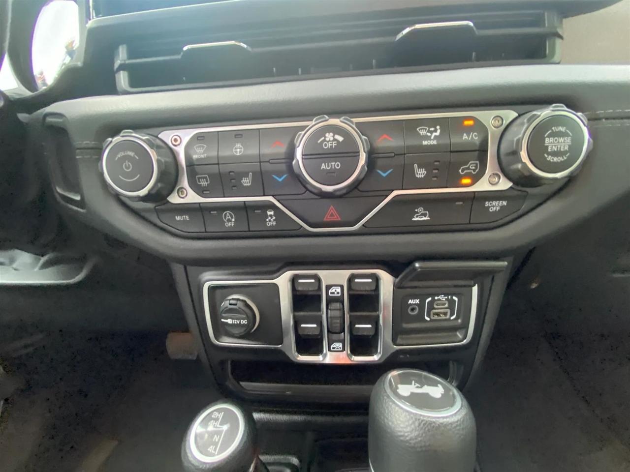 Jeep Wrangler Sahara 2025