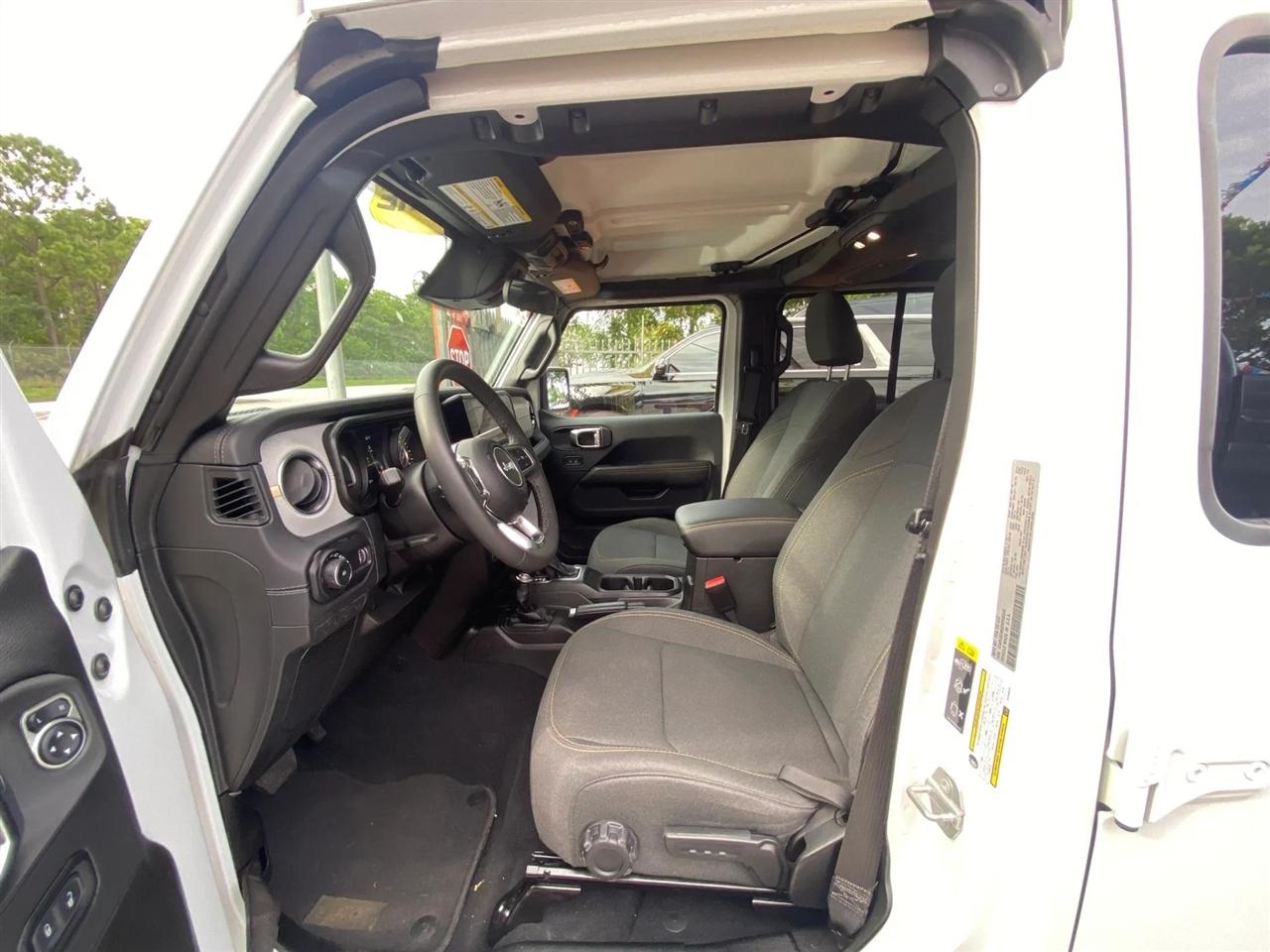 Jeep Wrangler Sahara 2025