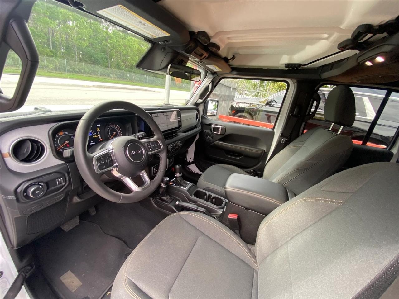 Jeep Wrangler Sahara 2025