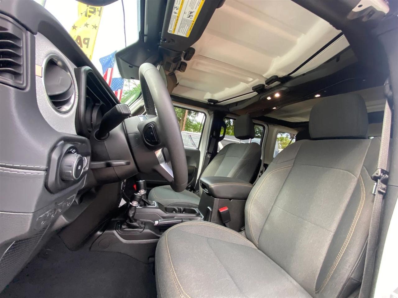 Jeep Wrangler Sahara 2025