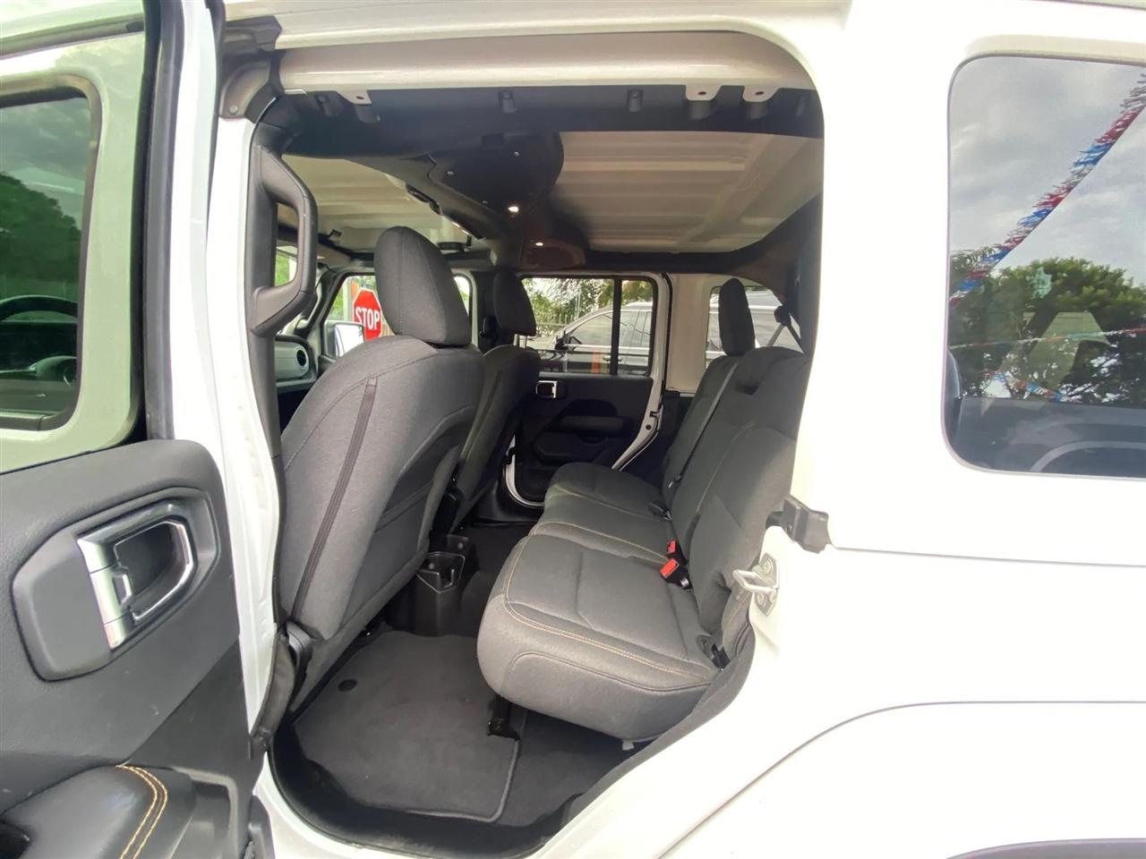 Jeep Wrangler Sahara 2025