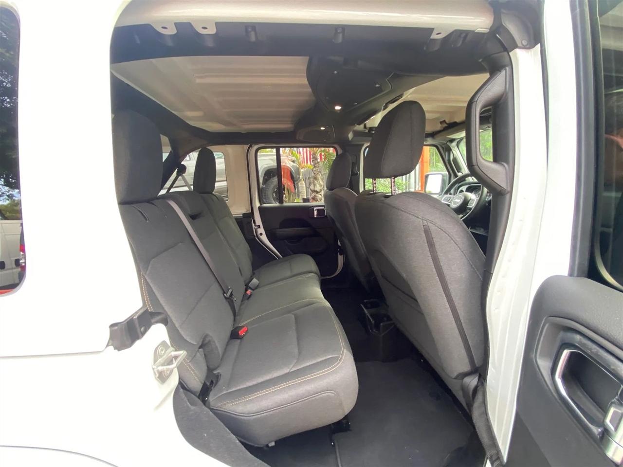 Jeep Wrangler Sahara 2025
