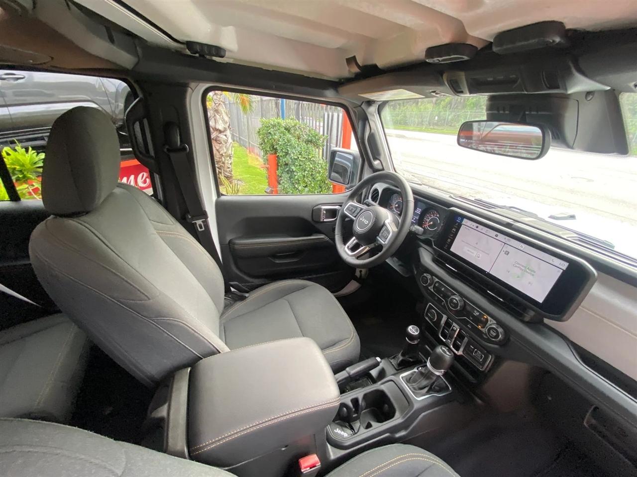 Jeep Wrangler Sahara 2025