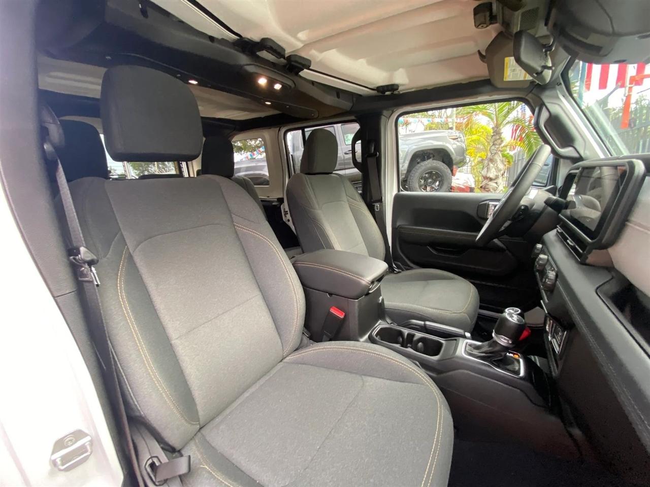 Jeep Wrangler Sahara 2025