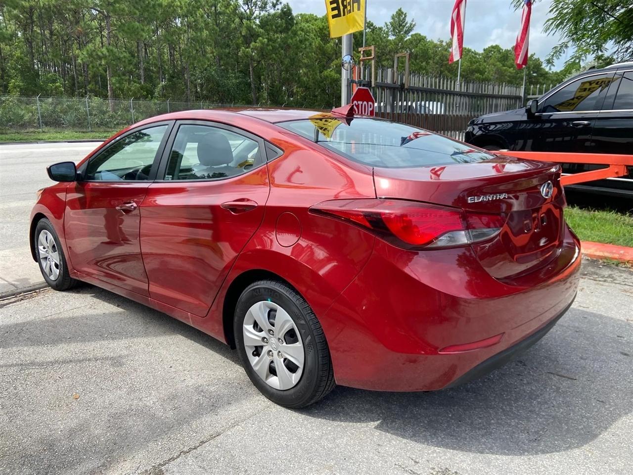 Hyundai Elantra SE 6AT 2016