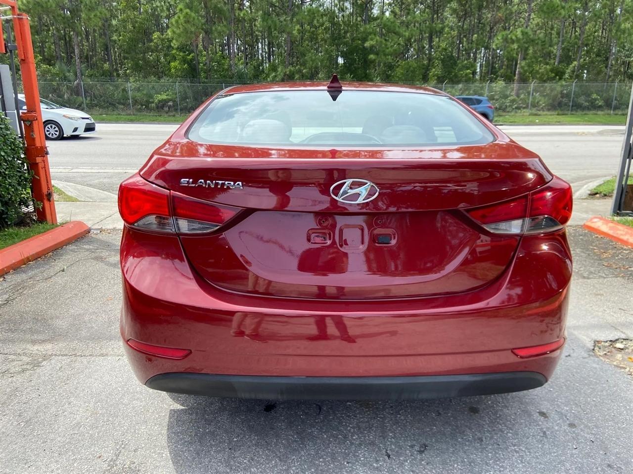Hyundai Elantra SE 6AT 2016