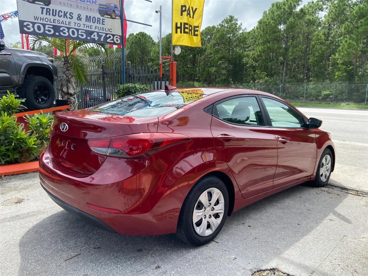 Hyundai Elantra SE 6AT 2016