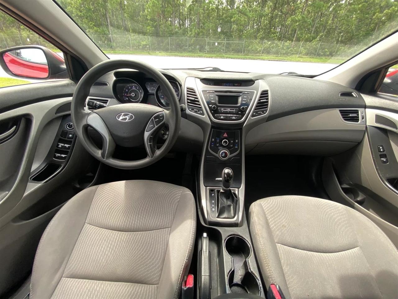 Hyundai Elantra SE 6AT 2016