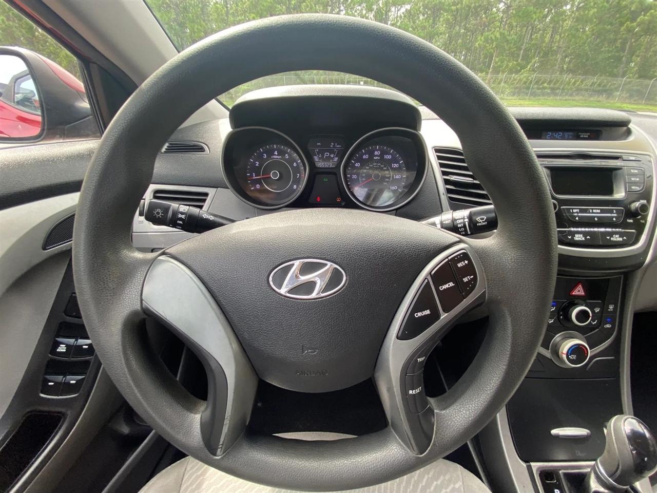 Hyundai Elantra SE 6AT 2016