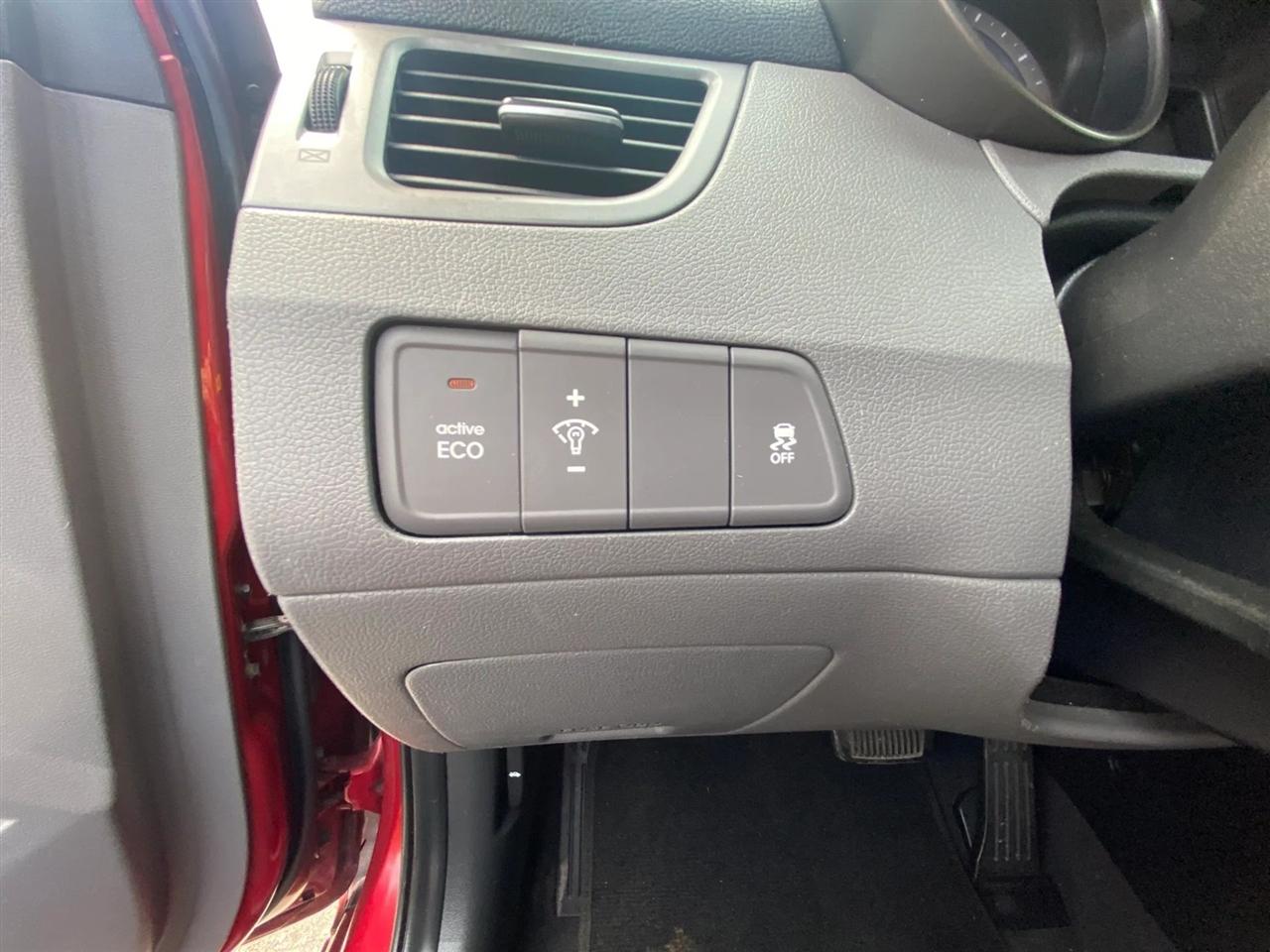 Hyundai Elantra SE 6AT 2016