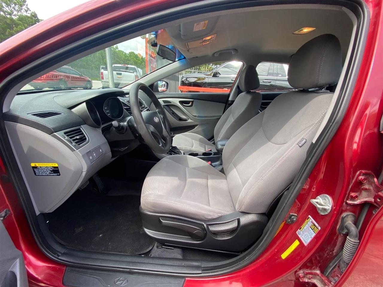 Hyundai Elantra SE 6AT 2016