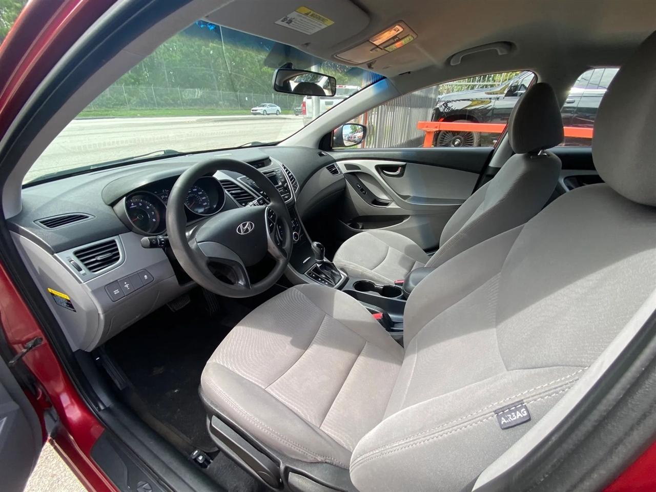 Hyundai Elantra SE 6AT 2016