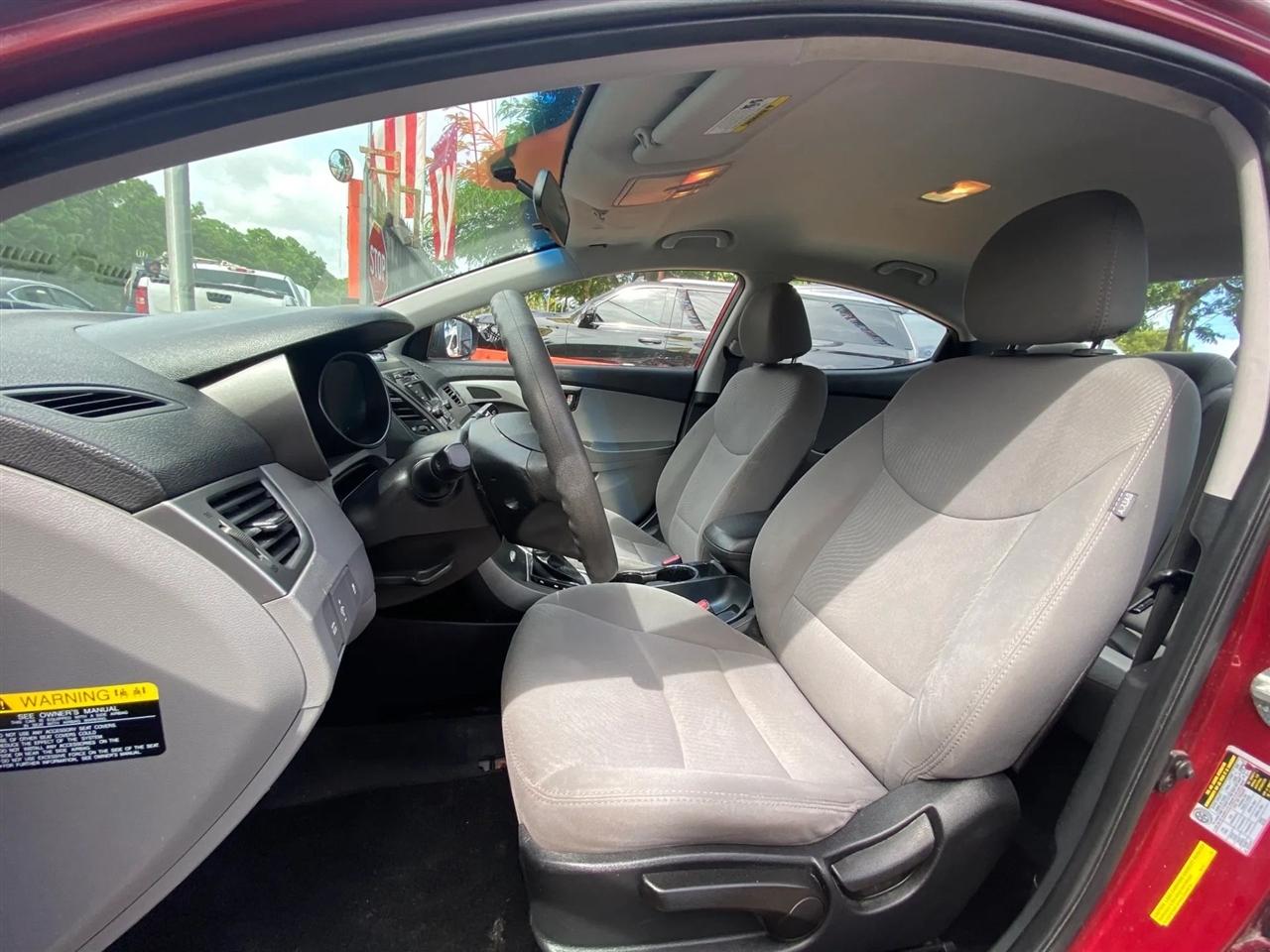 Hyundai Elantra SE 6AT 2016