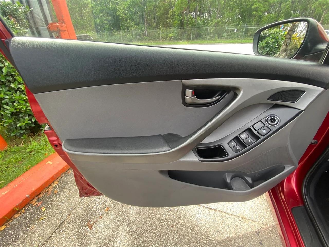 Hyundai Elantra SE 6AT 2016