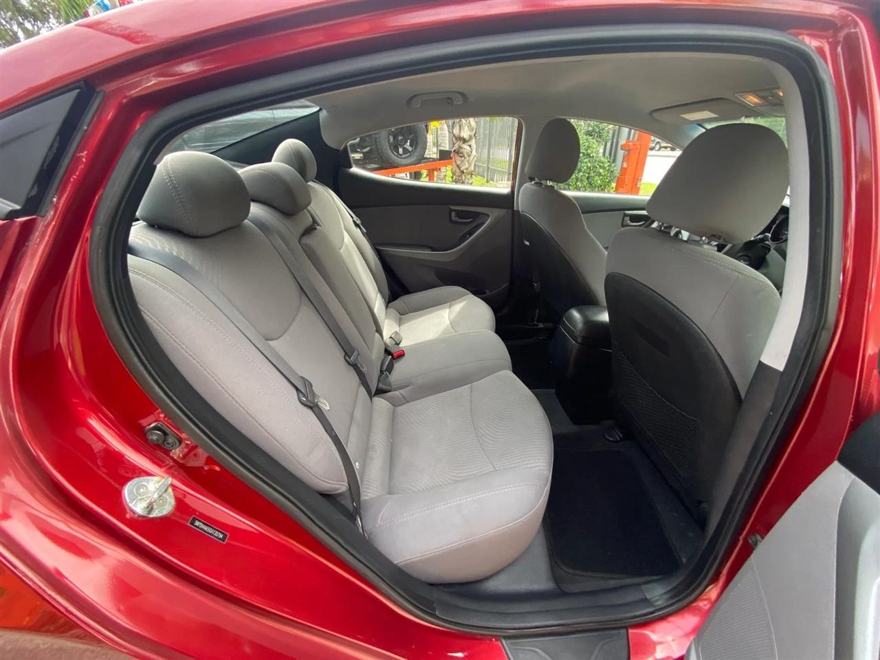 Hyundai Elantra SE 6AT 2016