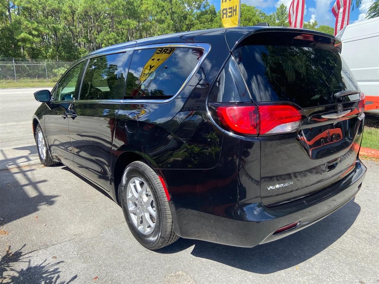 Chrysler Voyager LX 2024
