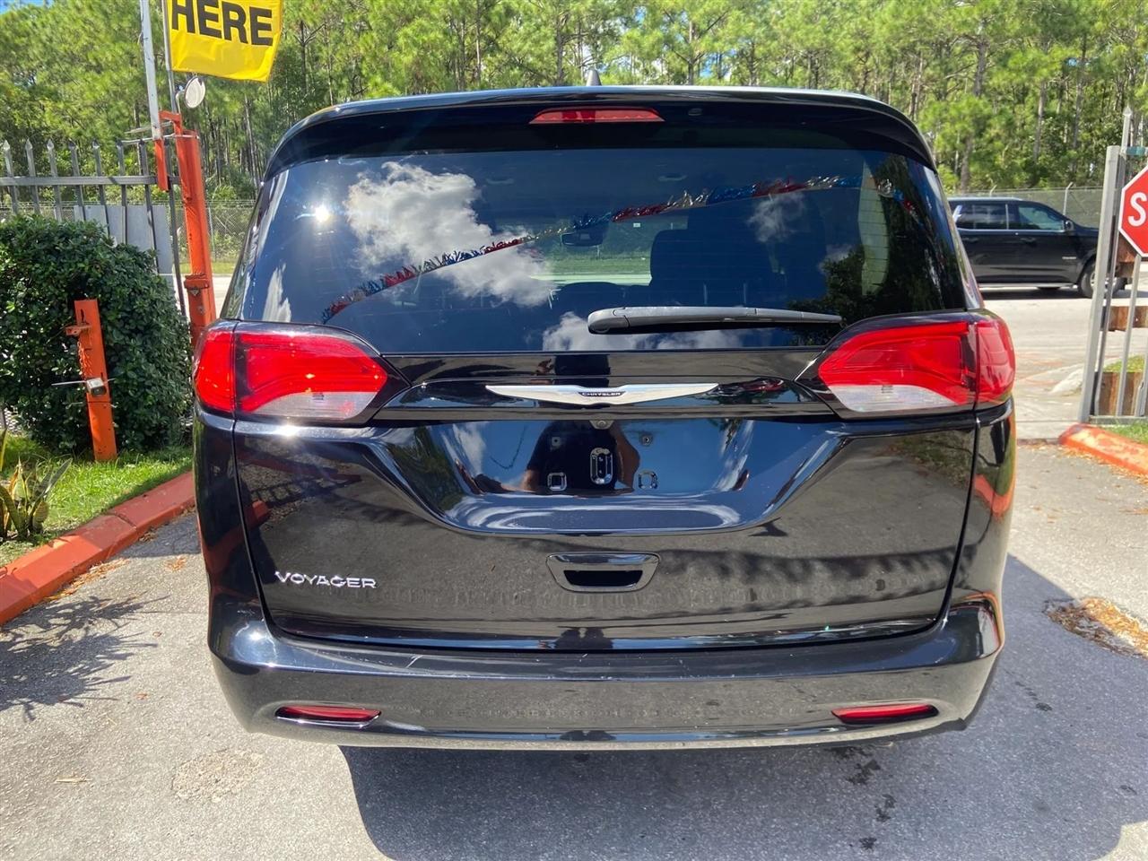 Chrysler Voyager LX 2024