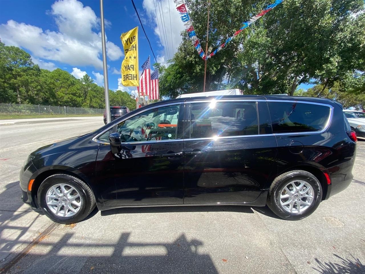 Chrysler Voyager LX 2024