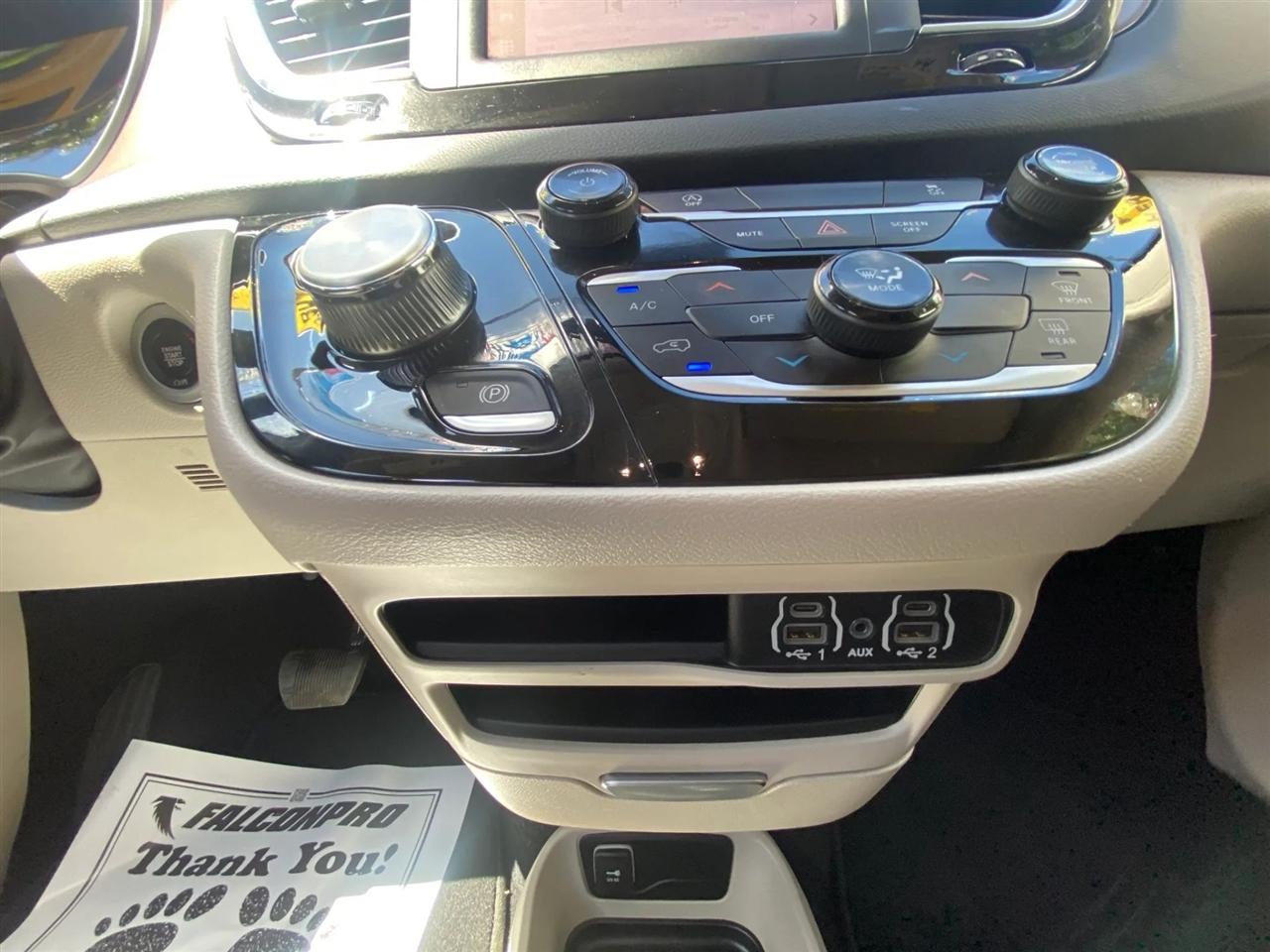 Chrysler Voyager LX 2024