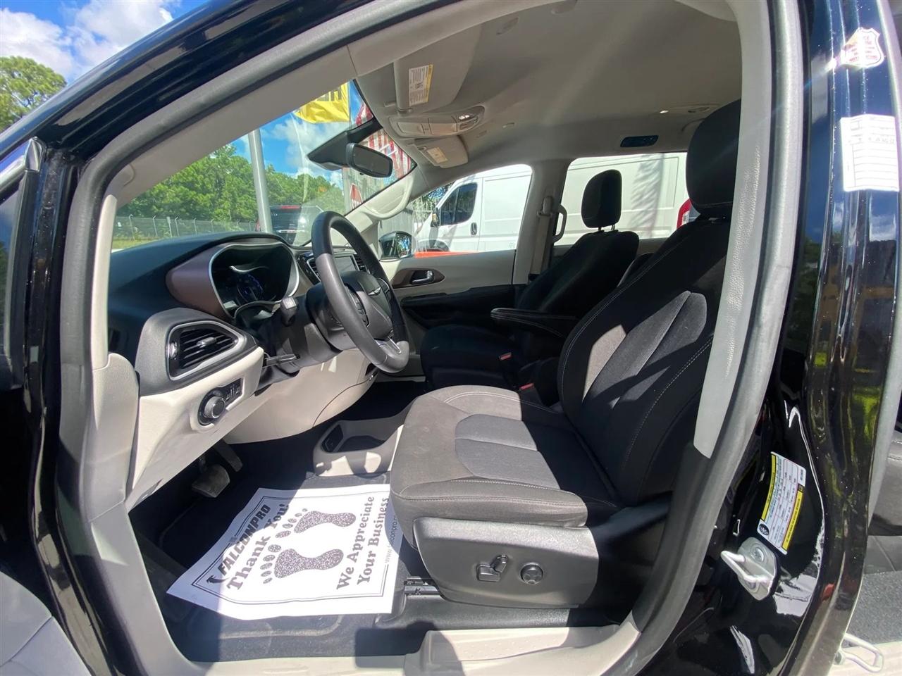 Chrysler Voyager LX 2024