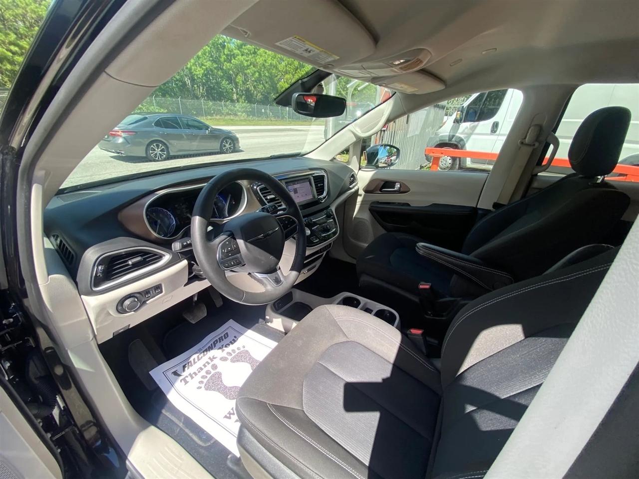 Chrysler Voyager LX 2024