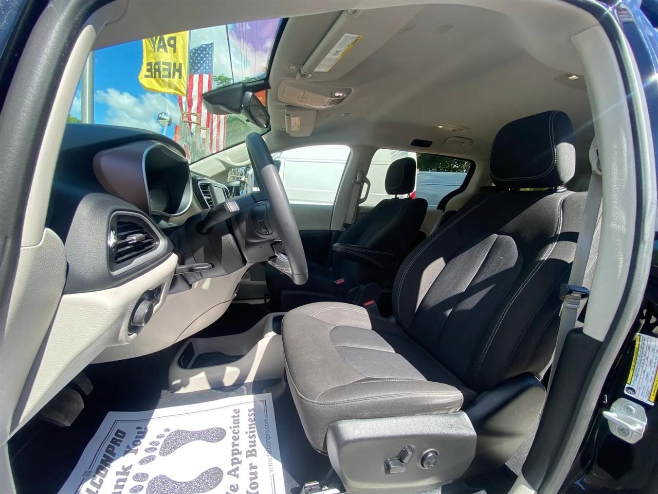 Chrysler Voyager LX 2024