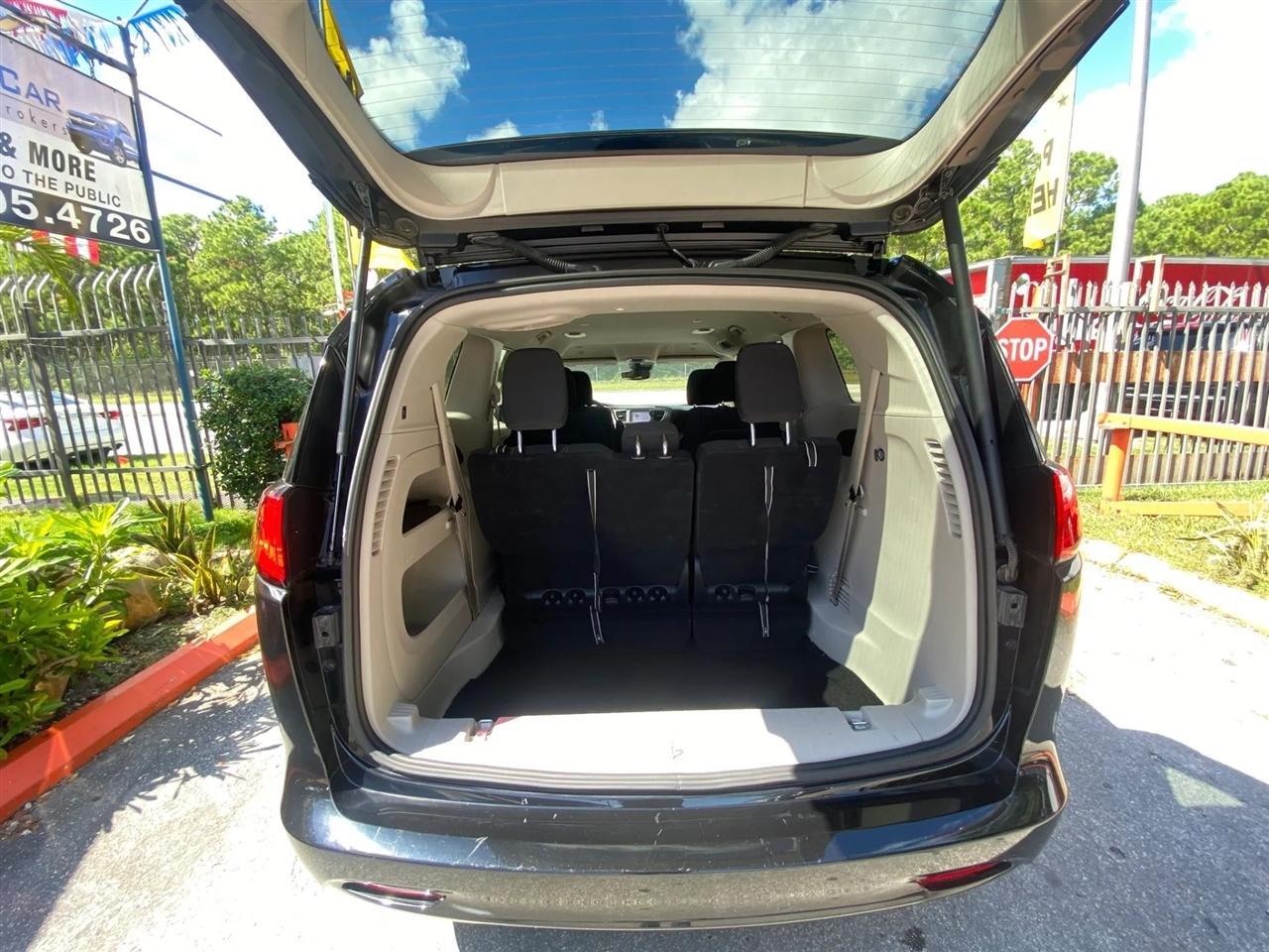 Chrysler Voyager LX 2024
