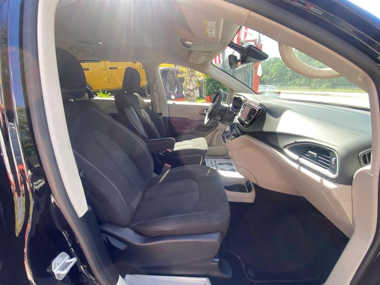 Chrysler Voyager LX 2024