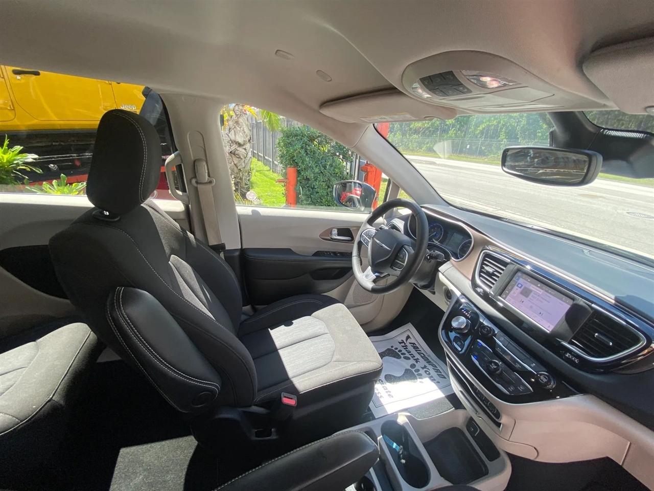 Chrysler Voyager LX 2024