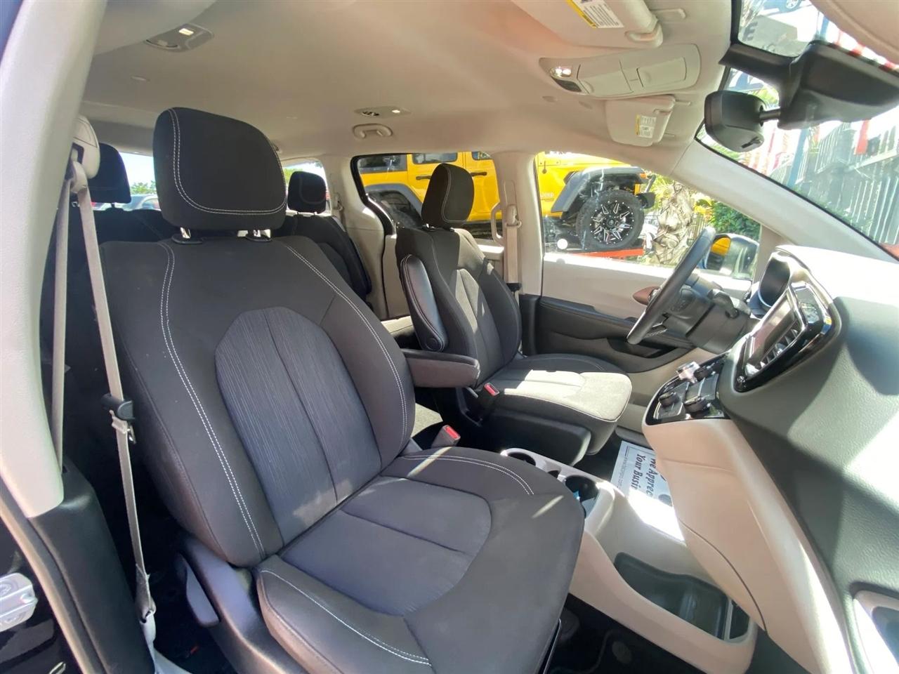 Chrysler Voyager LX 2024