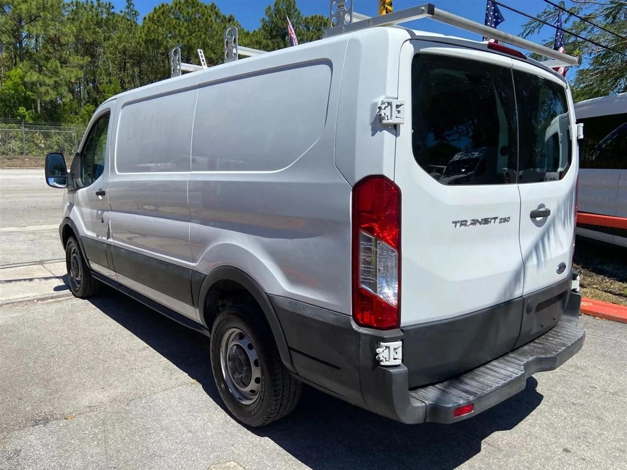 Ford Transit 250 Van Low Roof w/Sliding Pass. 130-in. WB 2016