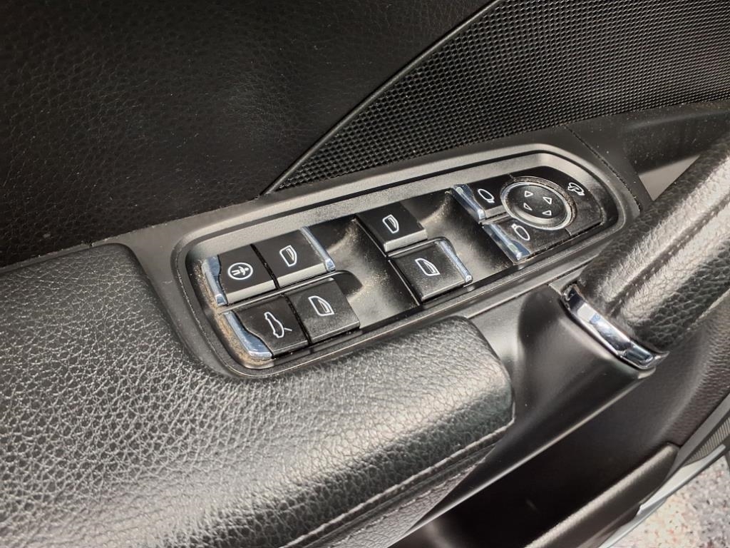 Porsche Cayenne AWD 2011