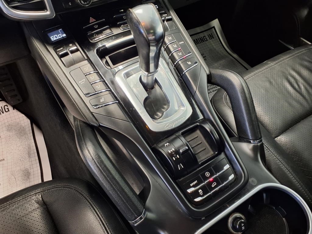 Porsche Cayenne AWD 2011