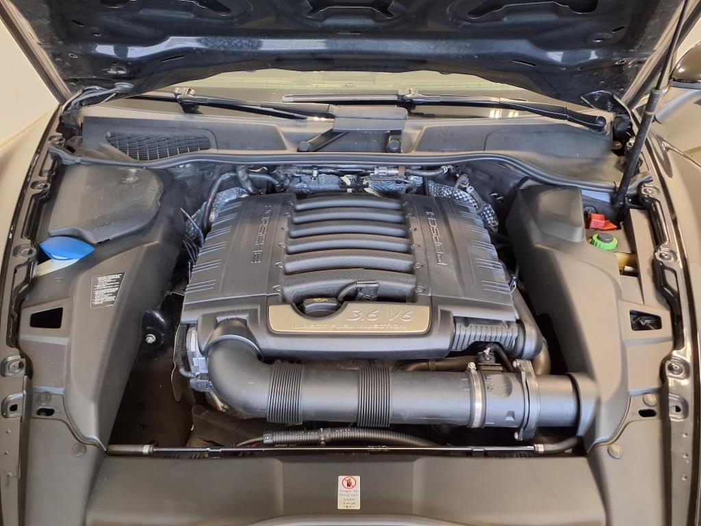 Porsche Cayenne AWD 2011