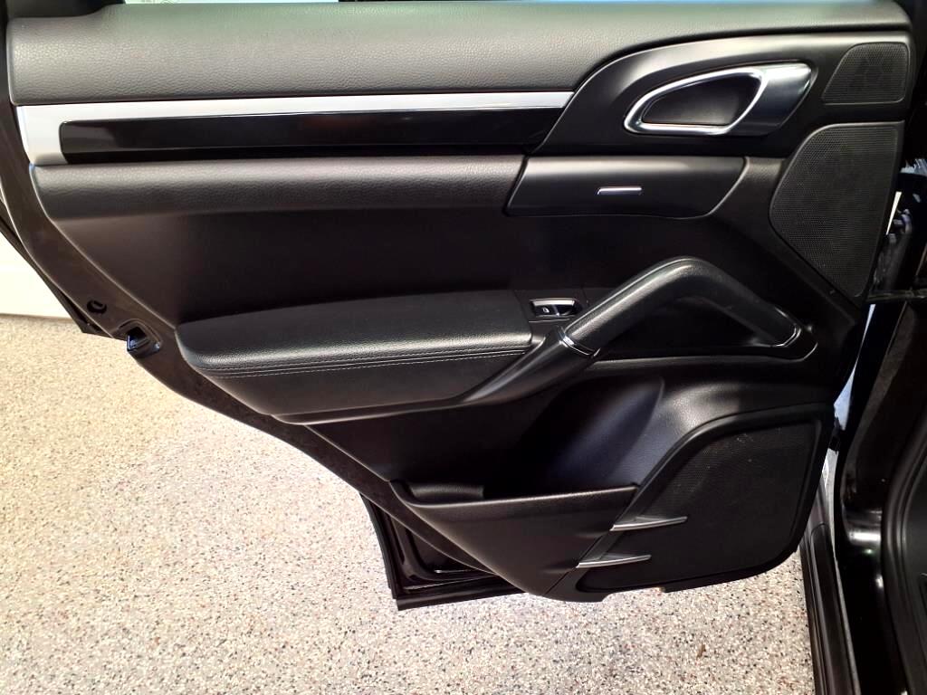 Porsche Cayenne AWD 2011