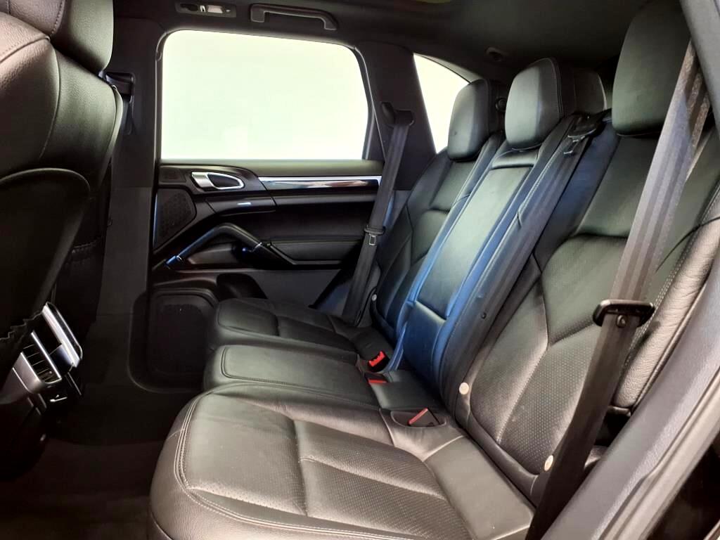 Porsche Cayenne AWD 2011