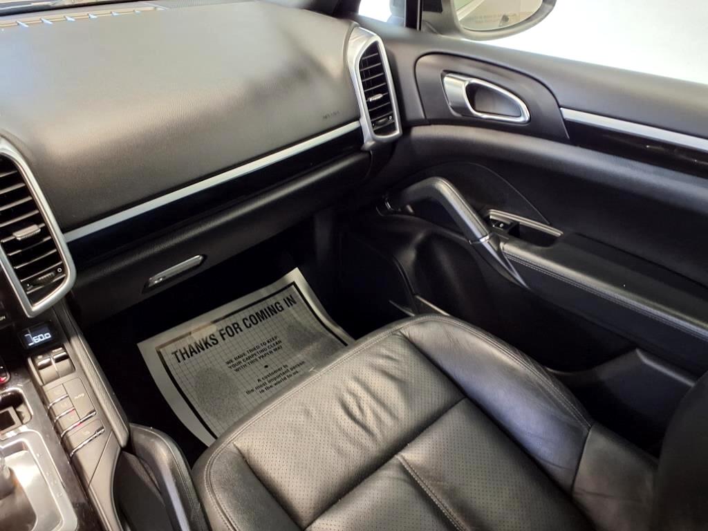 Porsche Cayenne AWD 2011