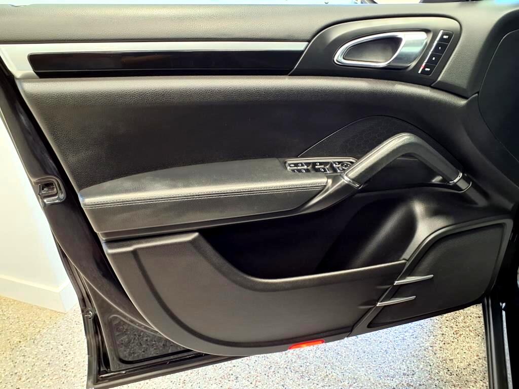 Porsche Cayenne AWD 2011