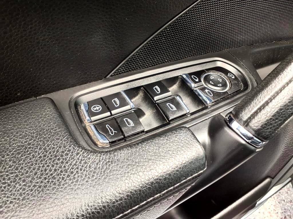 Porsche Cayenne AWD 2011