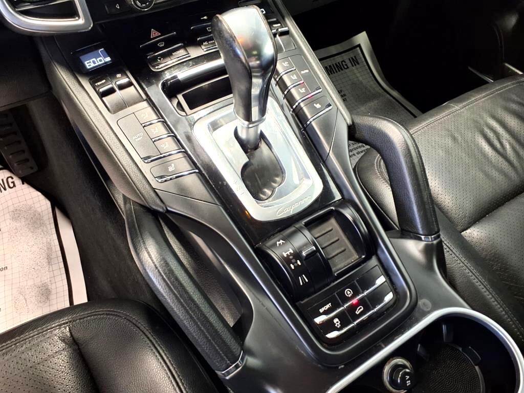 Porsche Cayenne AWD 2011