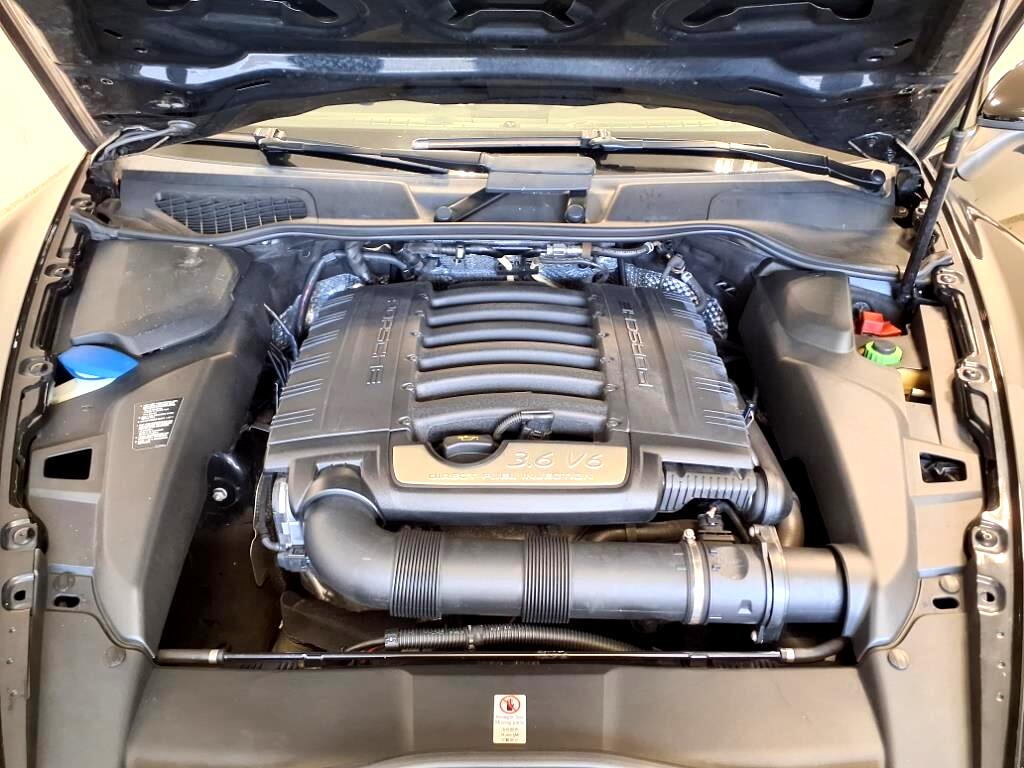 Porsche Cayenne AWD 2011