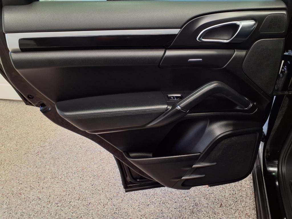 Porsche Cayenne AWD 2011