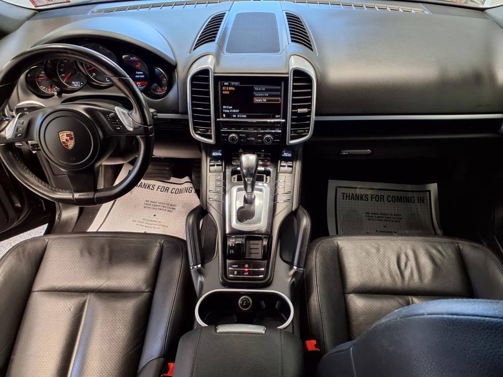 Porsche Cayenne AWD 2011