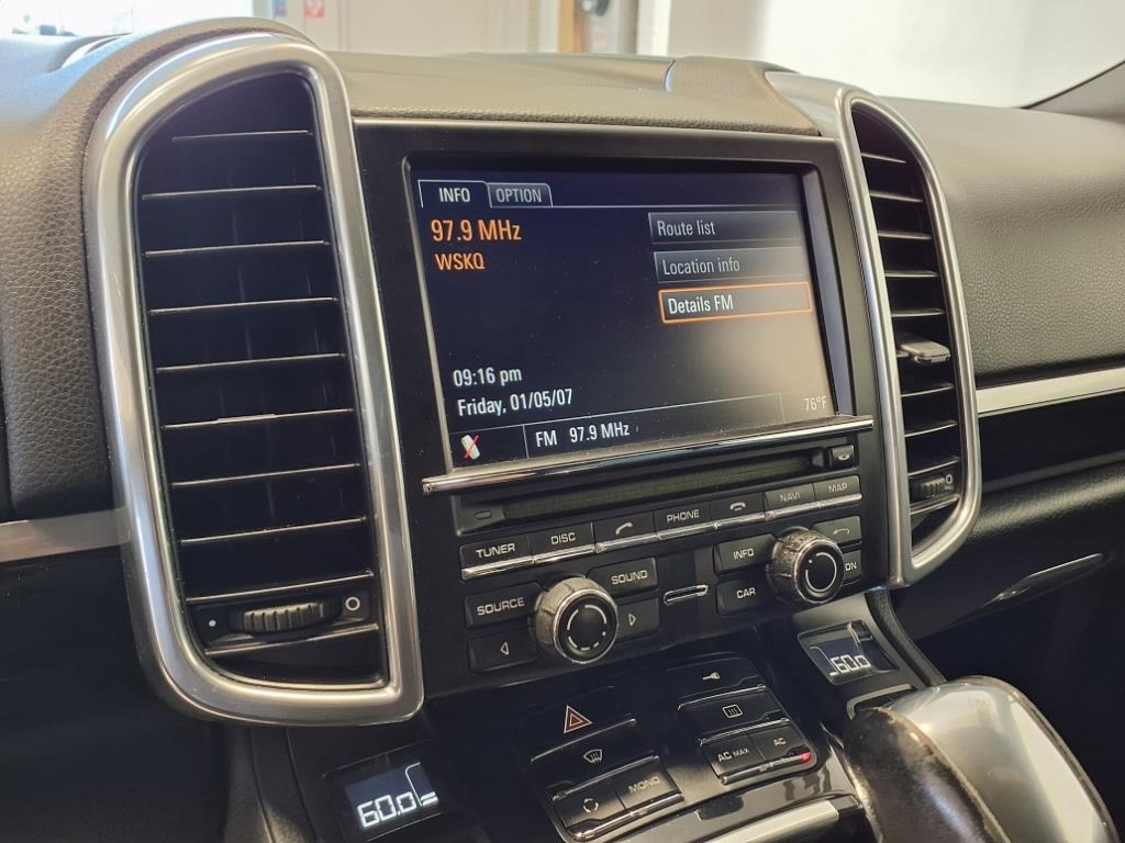 Porsche Cayenne AWD 2011