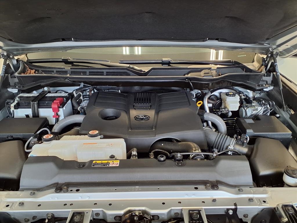 Toyota Tundra 4WD Platinum CrewMax 5.5' Bed (Natl) 2024