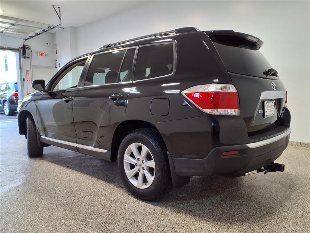 Toyota Highlander 4dr V6 4WD (Natl) 2012
