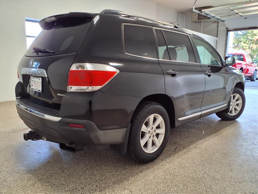 Toyota Highlander 4dr V6 4WD (Natl) 2012